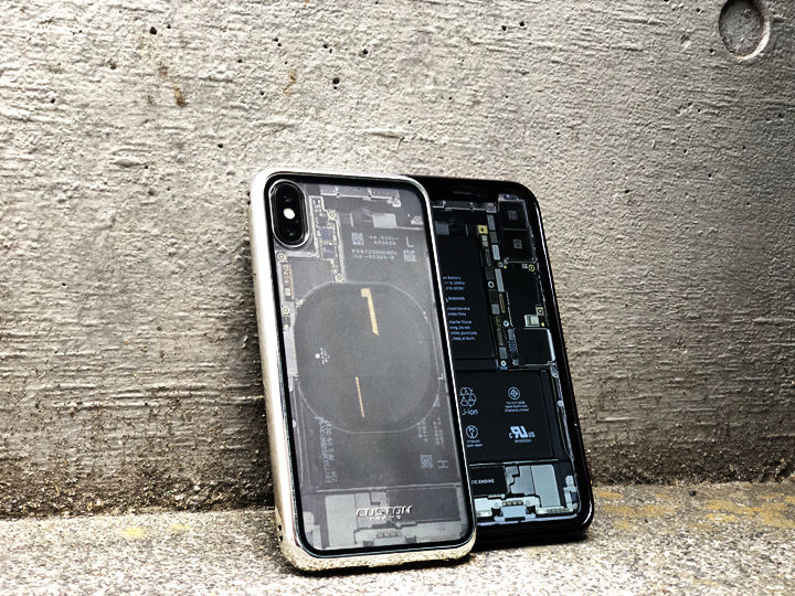 Iphoneが透ける 男のハートをくすぐるiphone Xケース Monolith Transparent X がたまらん