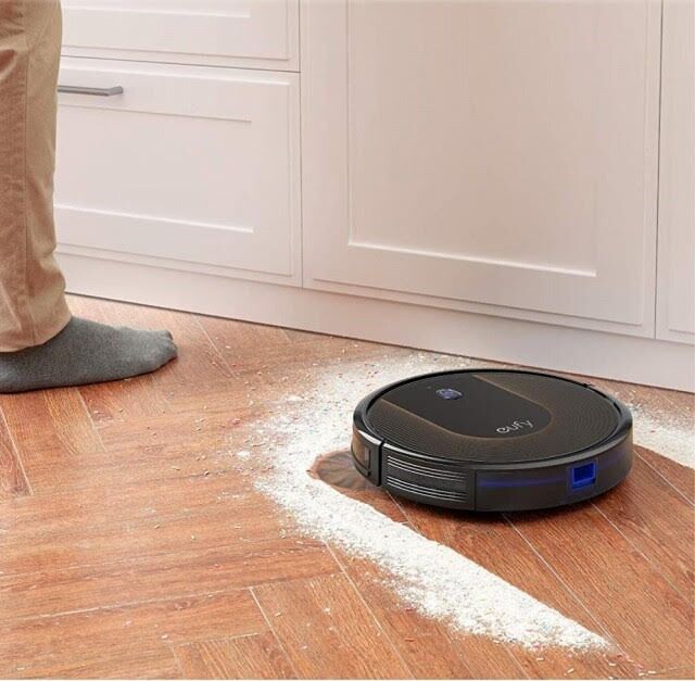 家の外からネット経由で操作できるロボット掃除機「Eufy RoboVac 30C