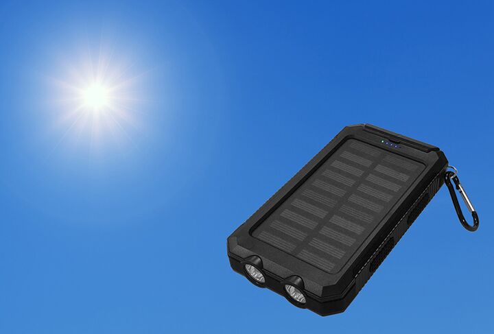 太陽光で充電＆蓄電！持ち運べるソーラー充電器「MBSC8000FTBK」登場！ | AppBank Store