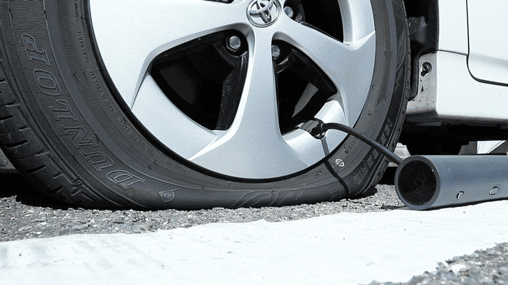 タイヤの空気も車内の掃除もコレ1台。電動空気入れとハンディクリーナーの2in1「エアロッド」 | AppBank Store