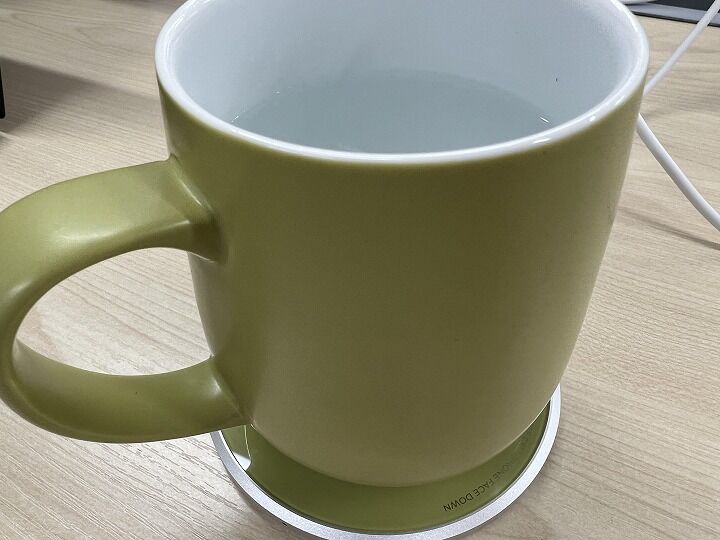 55℃に保温し続けるマグカップ＆コースター「Ui Mug(ウィマグ)」。実は