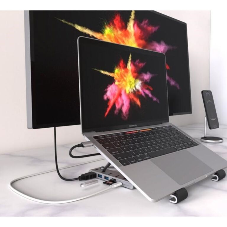 7つのポートを備えるハブ＆PCスタンド「HyperDrive 7-in-1 USB-C 