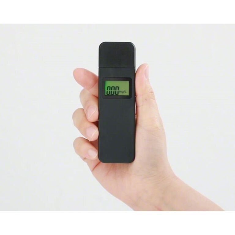 ハァ～っと息を吹きかけて計測。手のひらサイズの携帯型アルコールチェッカー | AppBank Store