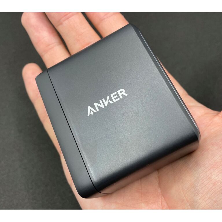 Anker、世界最小100W充電器出た！3台同時充電・スマホ並の軽さ 
