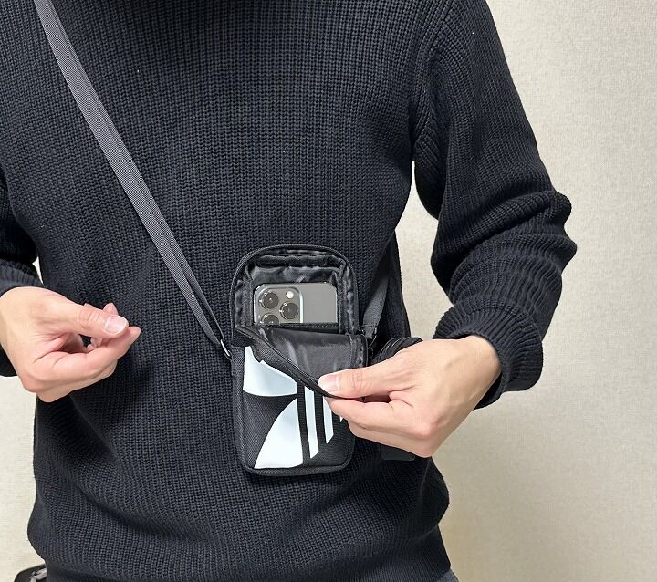 adidas Originals、薄型スマホポーチが手ぶらのお出かけにドンピシャ