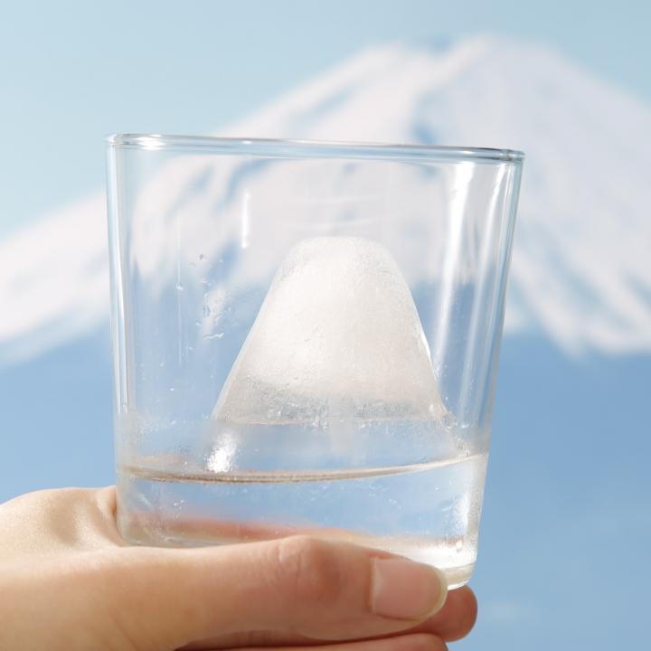 雪化粧の富士山がつくれる製氷器 FUJI ON THE ROCK_0
